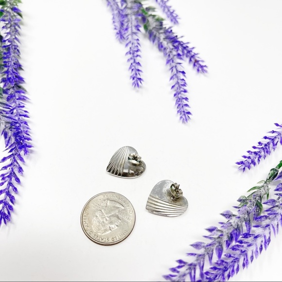 Vintage 70s Groovy Hippy Heart Earrings - Picture 3 of 3